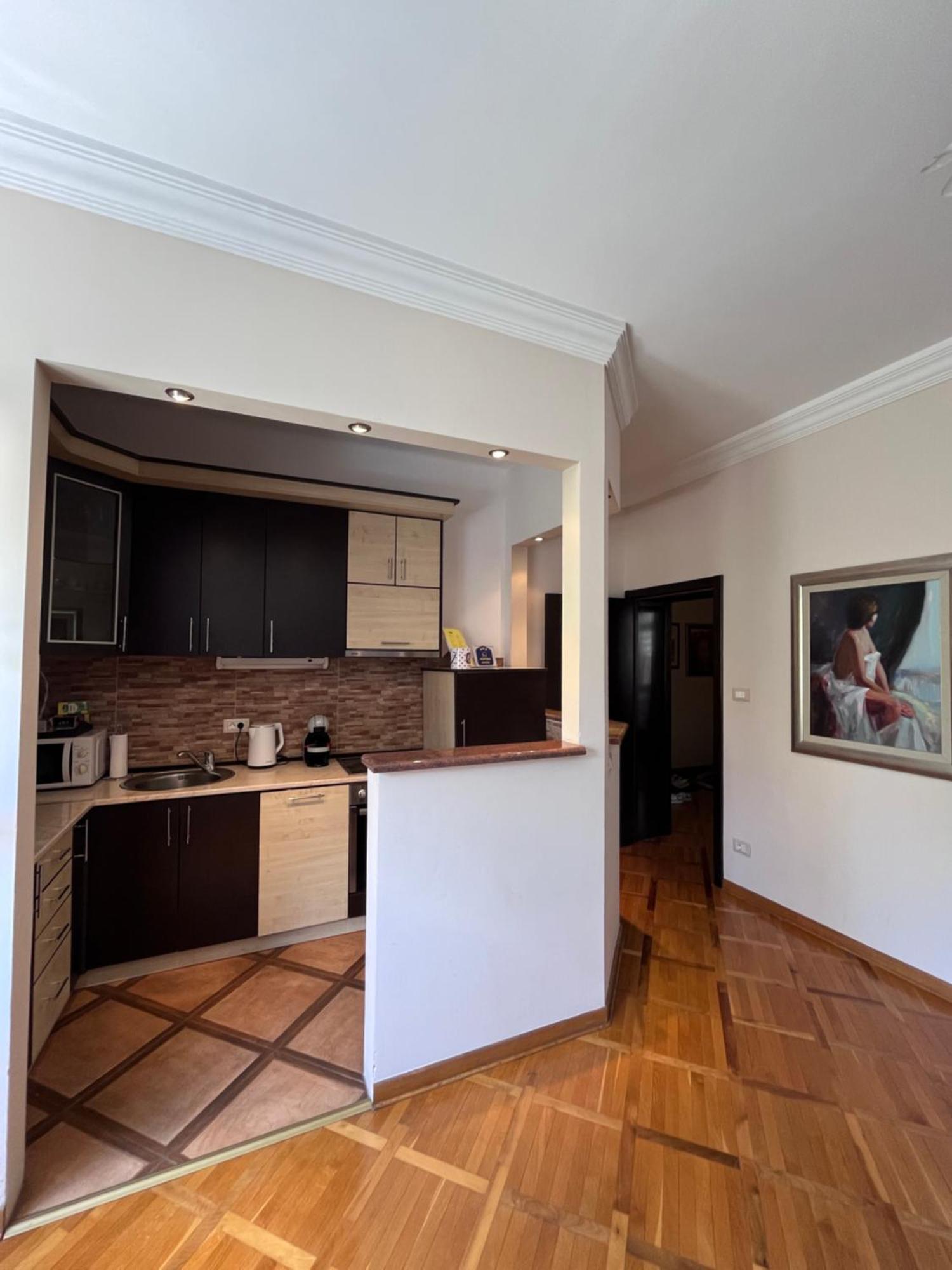 Sasha 1 - Ask For Free Parking Apartment *